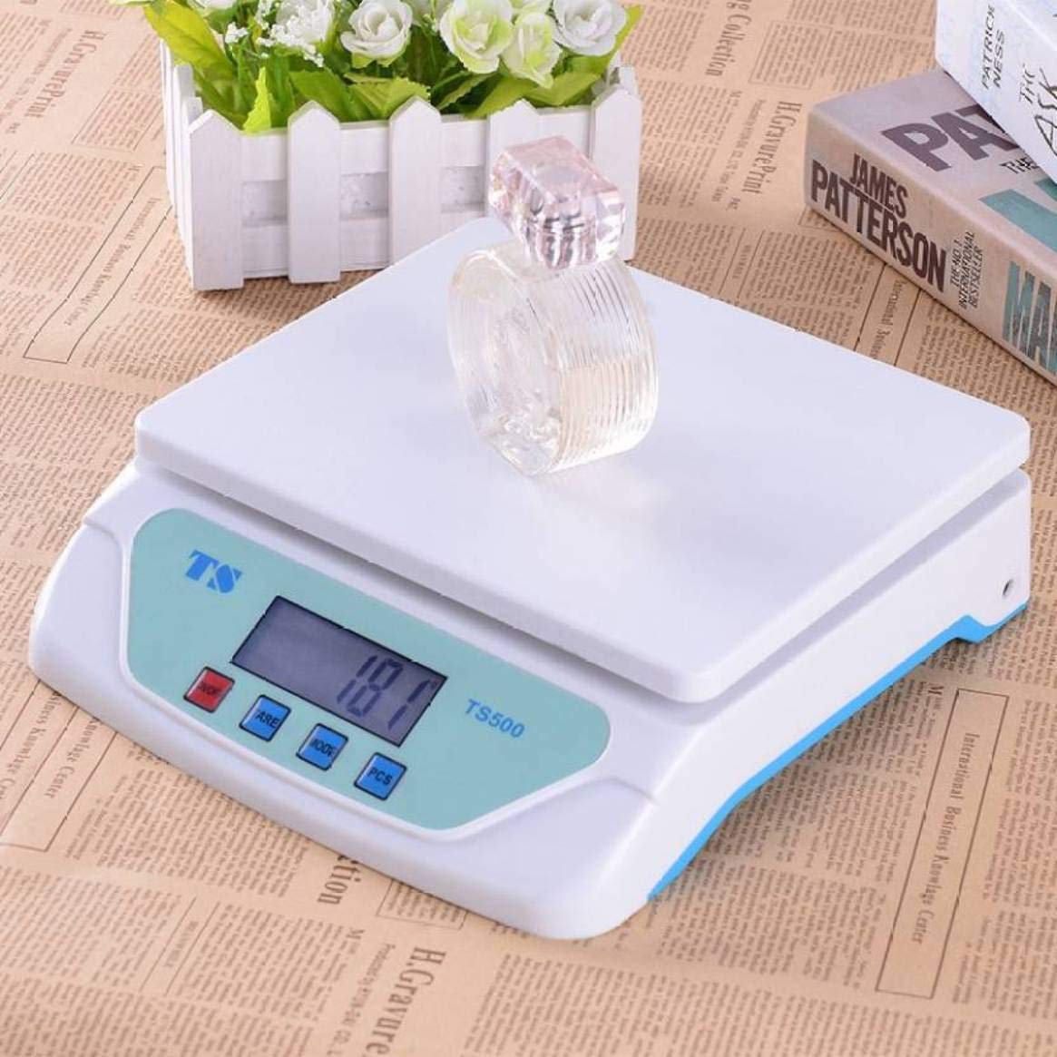 Digital weighing scale for kitchen use, accurate measurements (TS500).