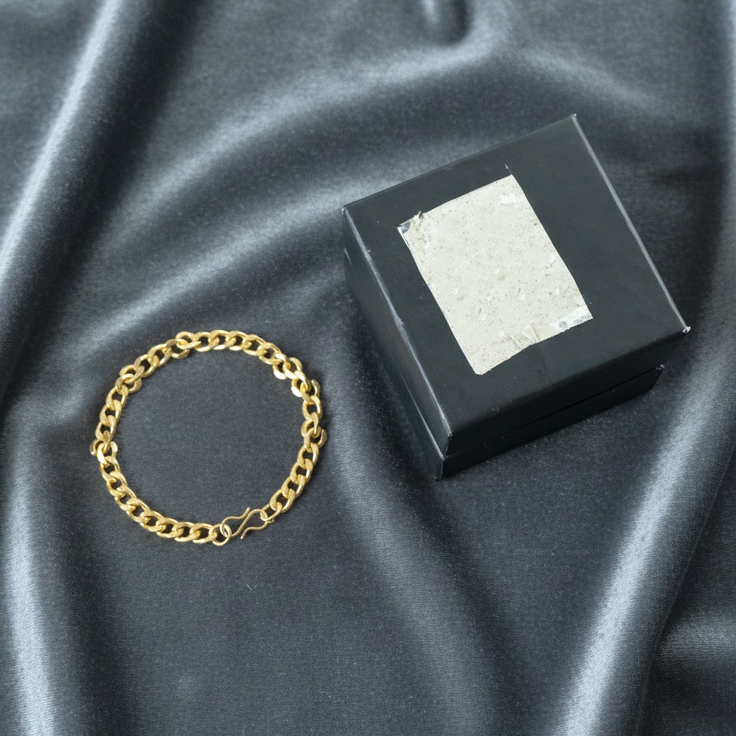 Classic Gold Finish Chain Link Bracelet for Men and Women (1 Pc)