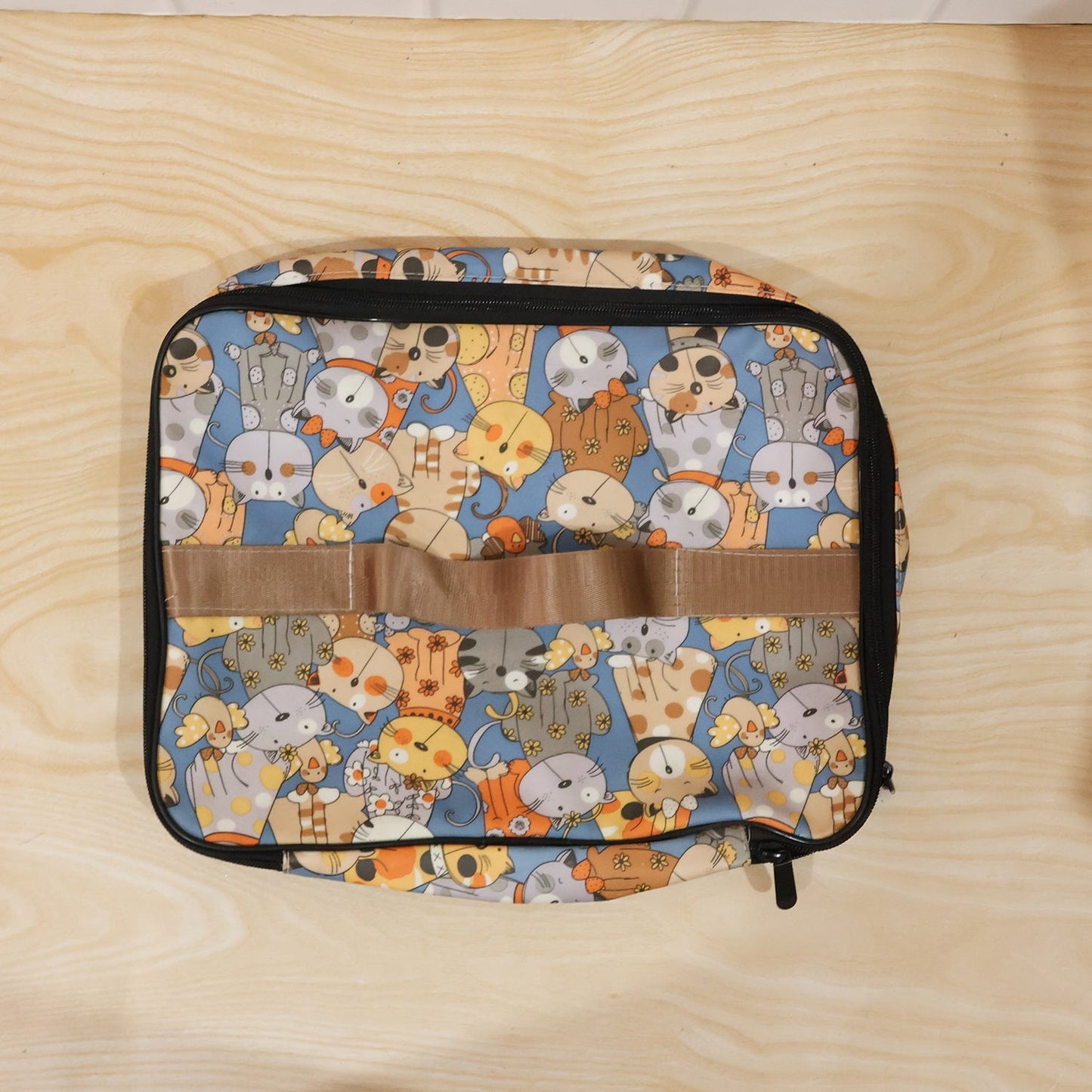 Organizer bag zip closure