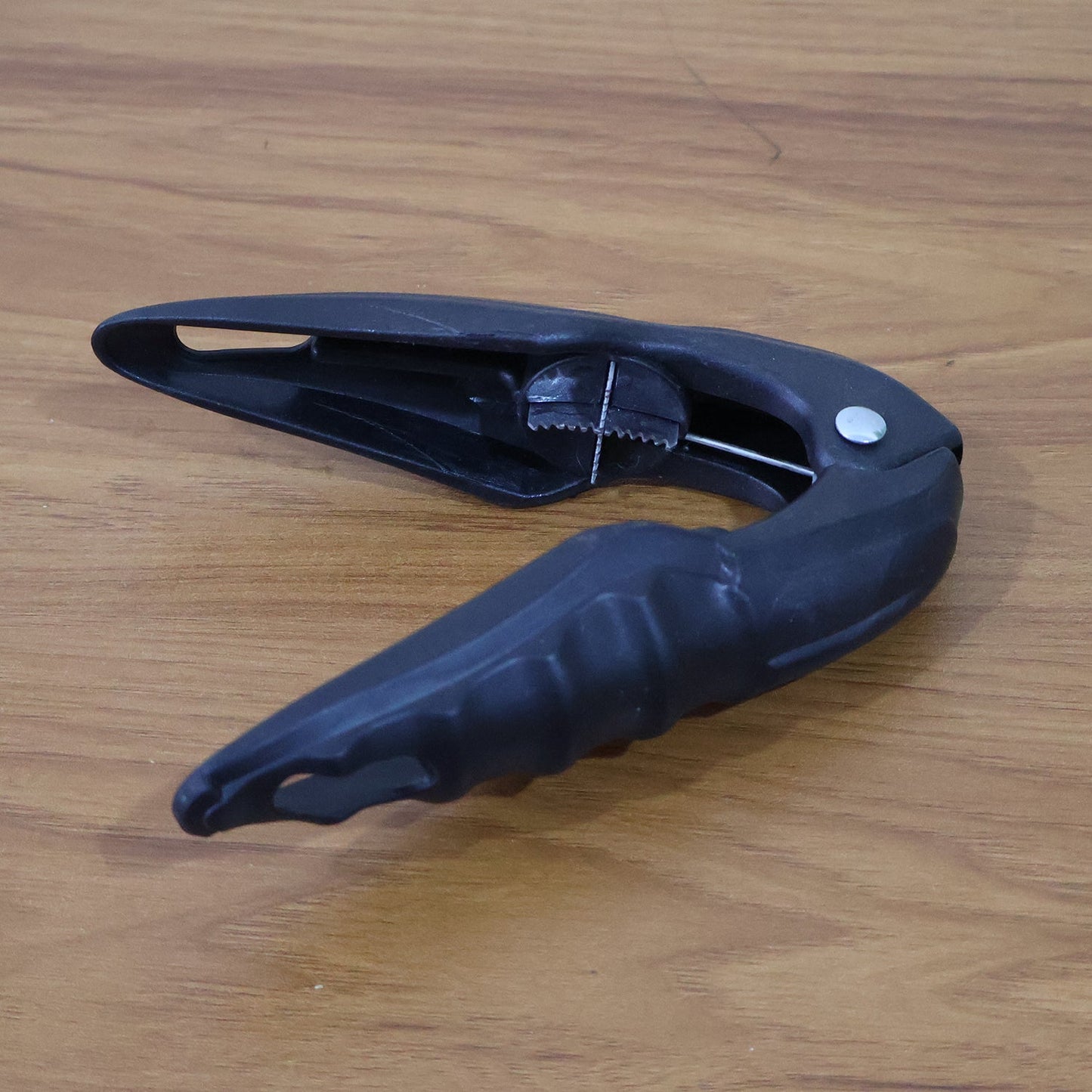 Multipurpose Walnuts and Seafood Cracker Tool - (1 Pc)