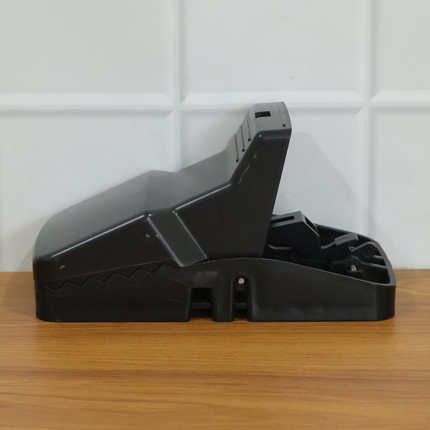 durable mouse trap device for pest control