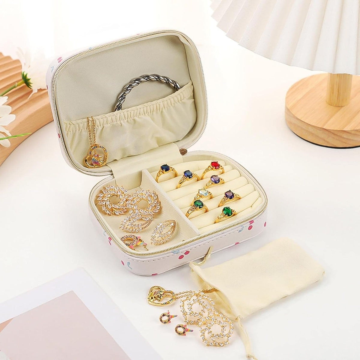 Necklace and bracelet stored in the case