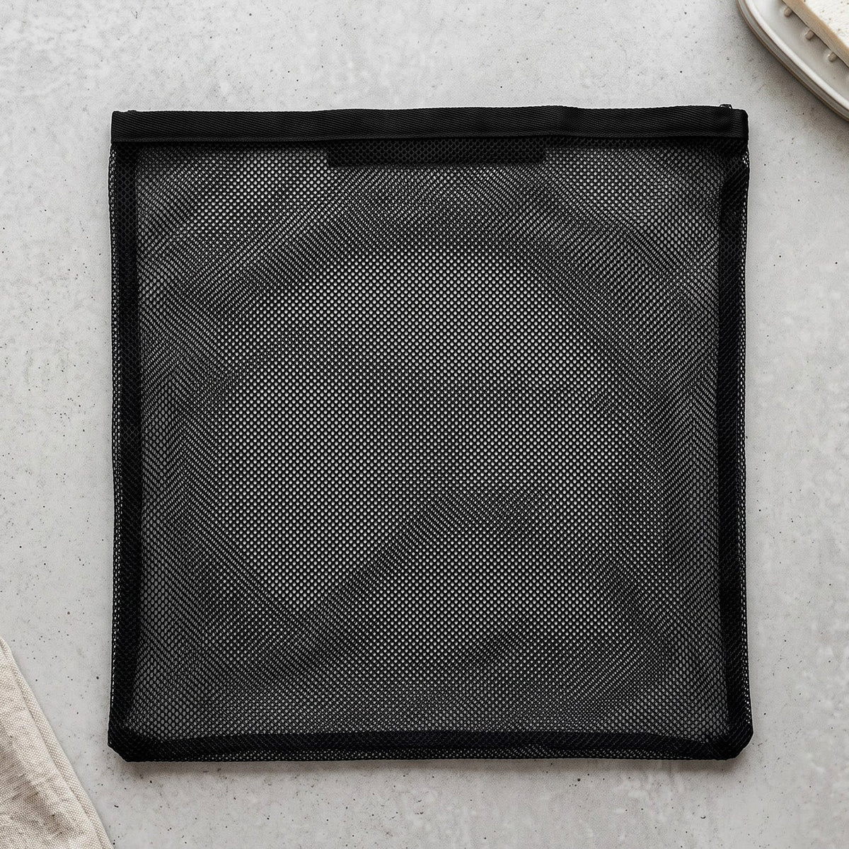 Flat mesh zipper organizer bag