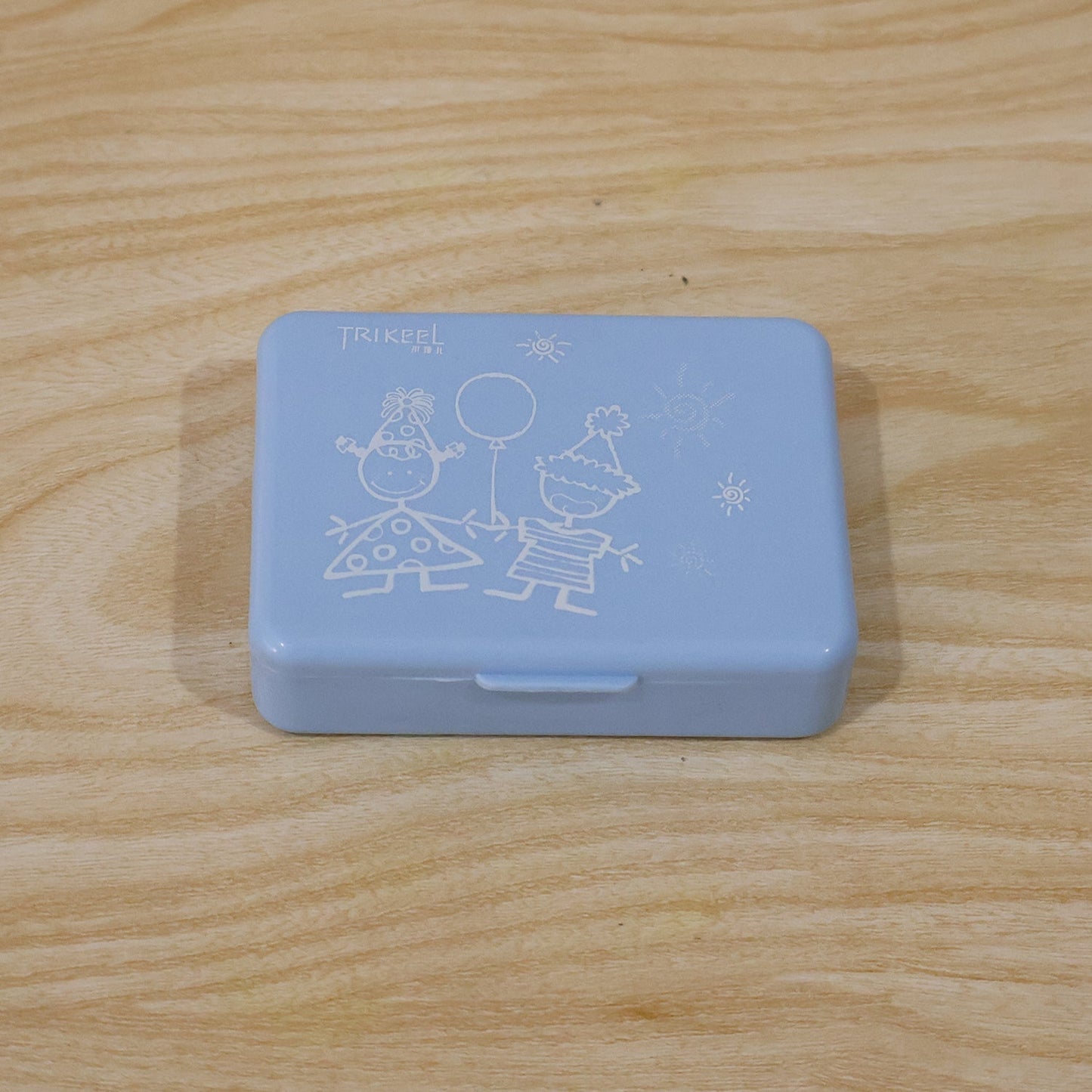 Size guide for the portable 6-compartment pill box