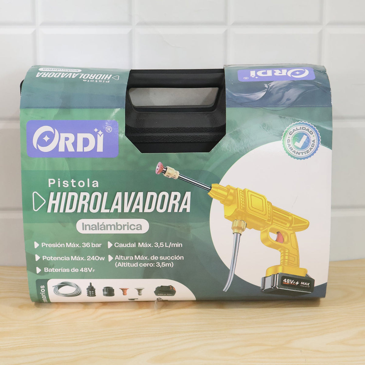 A green and black product box for an "ORDI PISTOLA HIDROLAVADORA INALÃMBRICA" (wireless pressure washer) with an