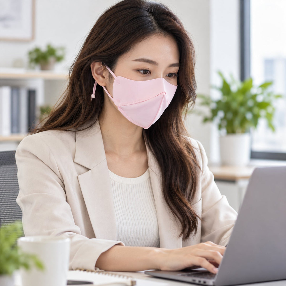 Reusable face mask white bg
