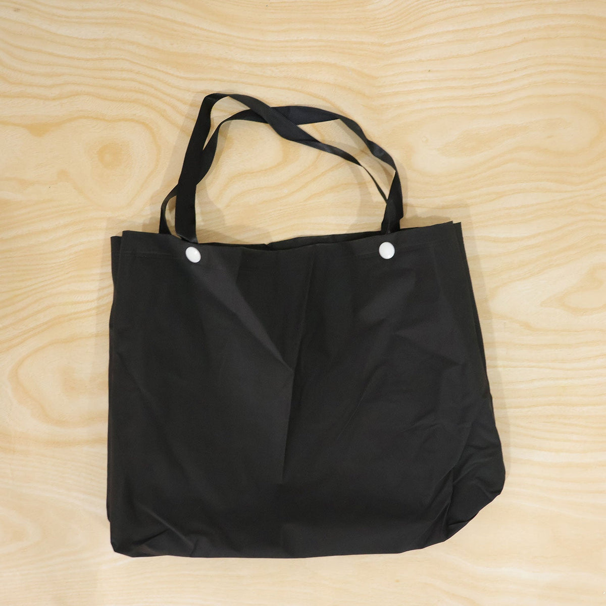 Shopping tote bag carrying use