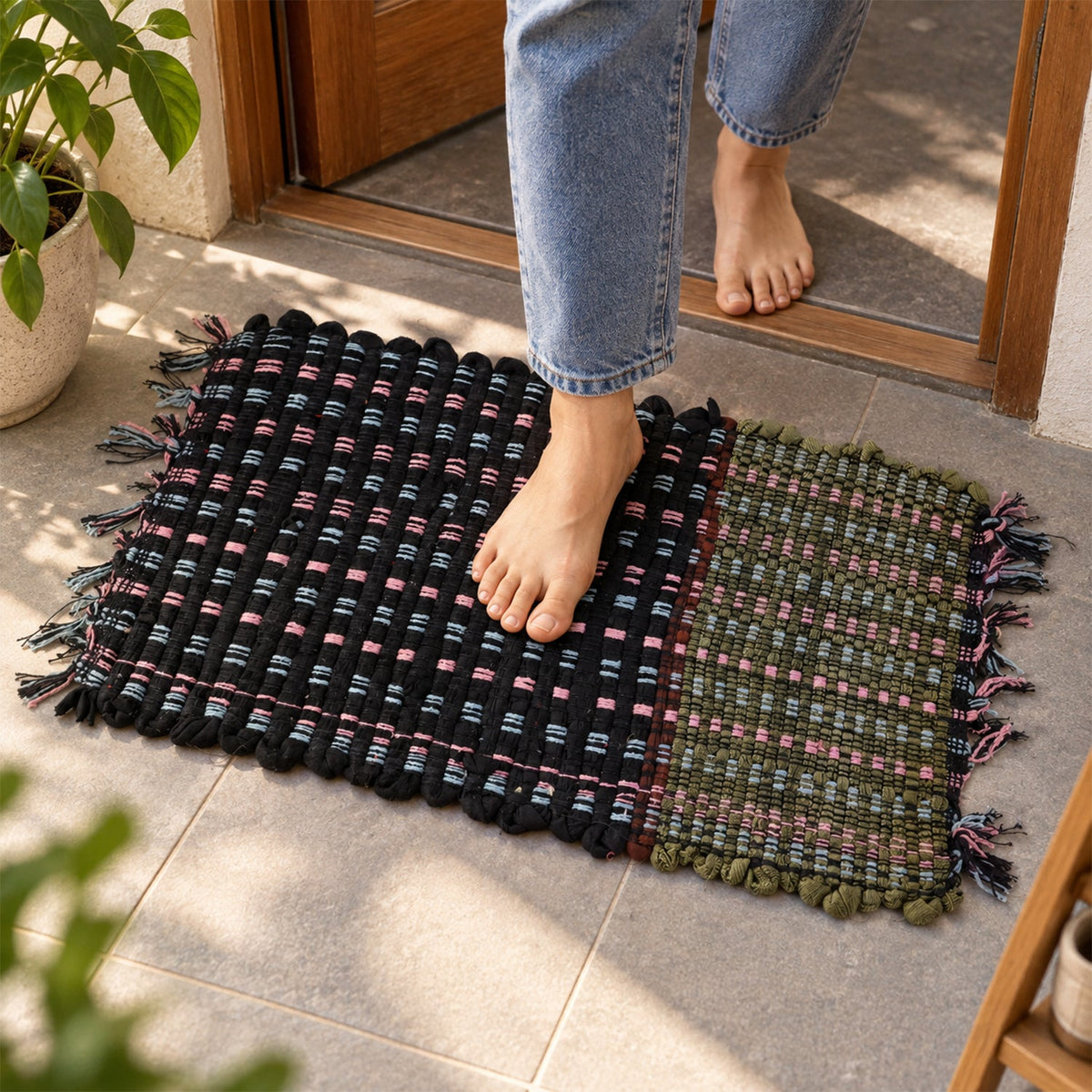 Decorative woven floor mat check tassel