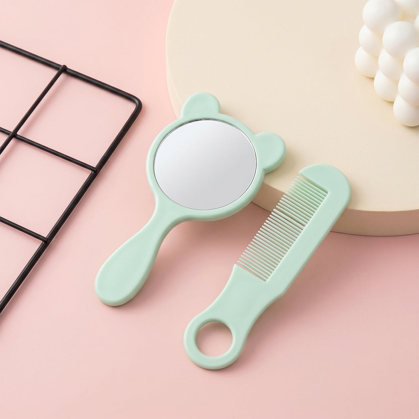 Cute comb mirror detail