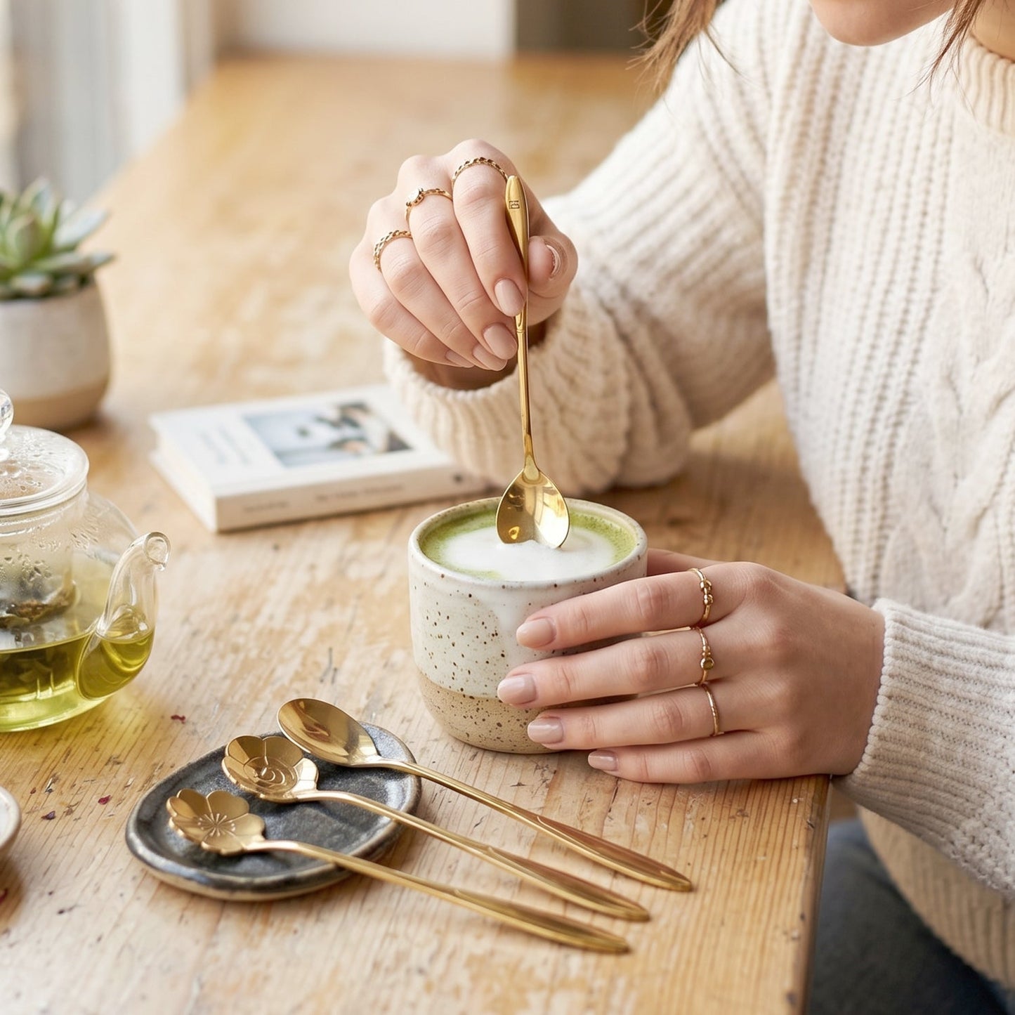 Golden spoons for dessert and tea use