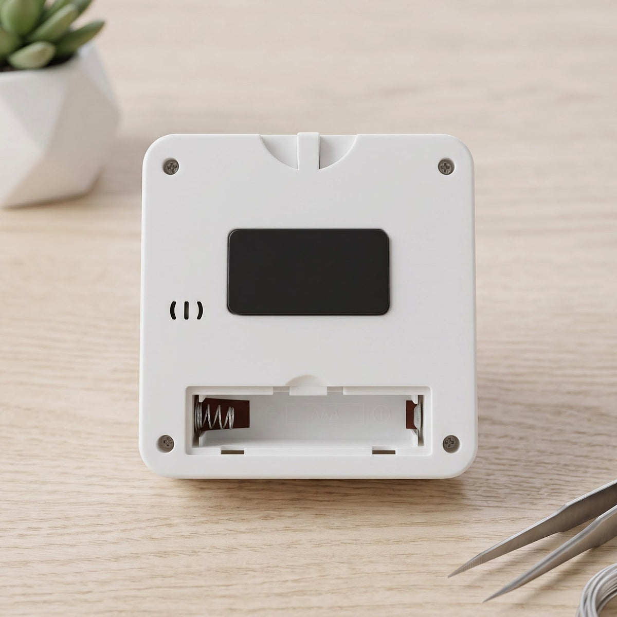 Digital kitchen timer rear battery compartment