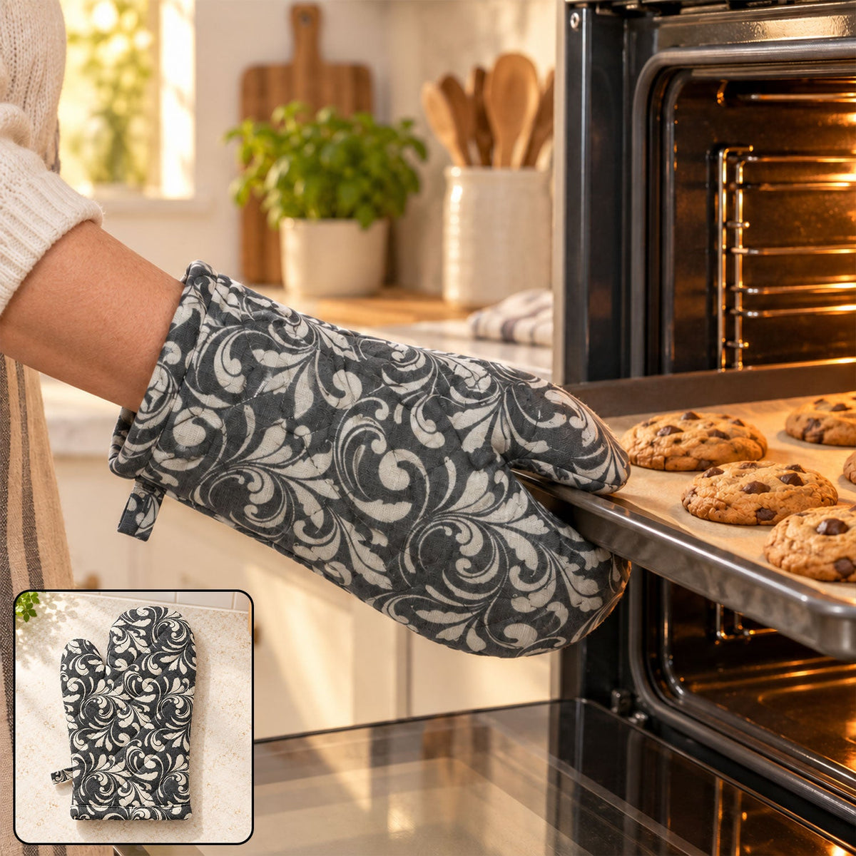 Oven glove interior view