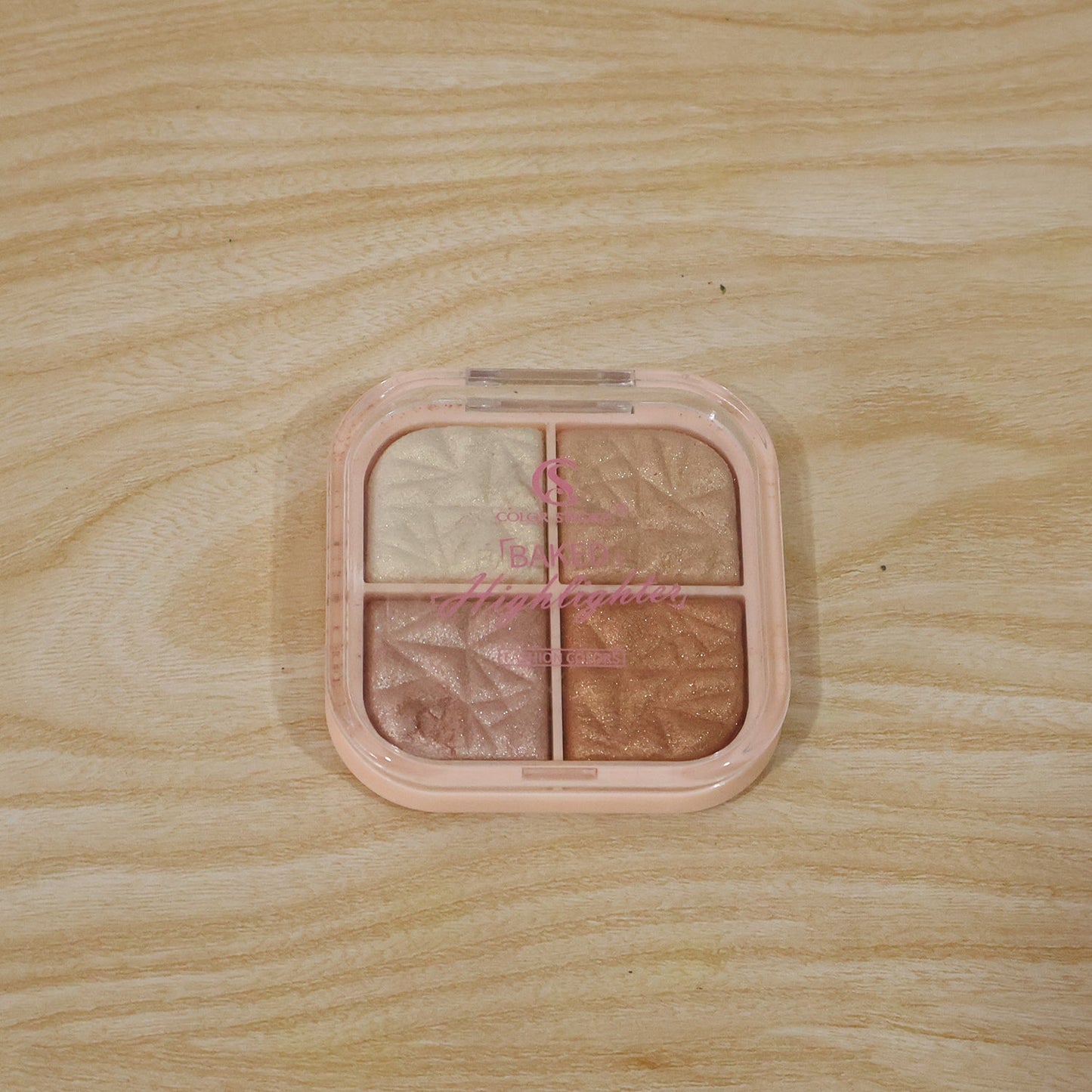 Highlighter blusher makeup use