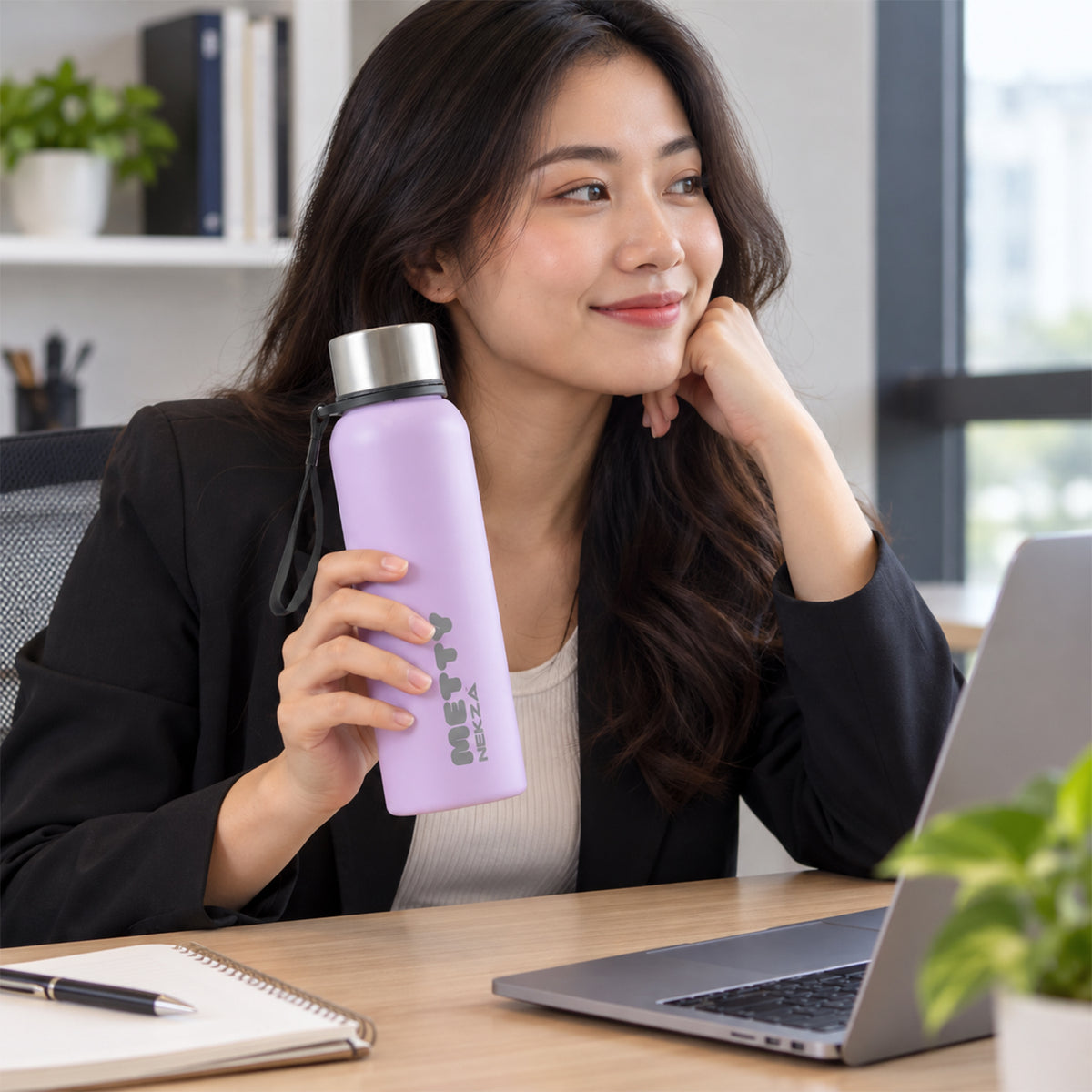 Metty Stainless Steel Water Bottle with Screw Cap and Carry Strap (750 ML)