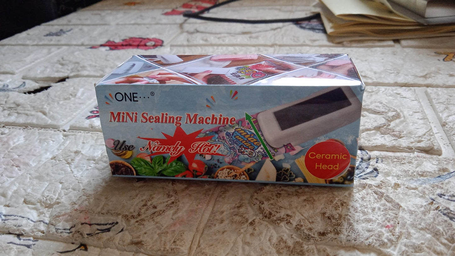 Handheld mini sealer for plastic bags