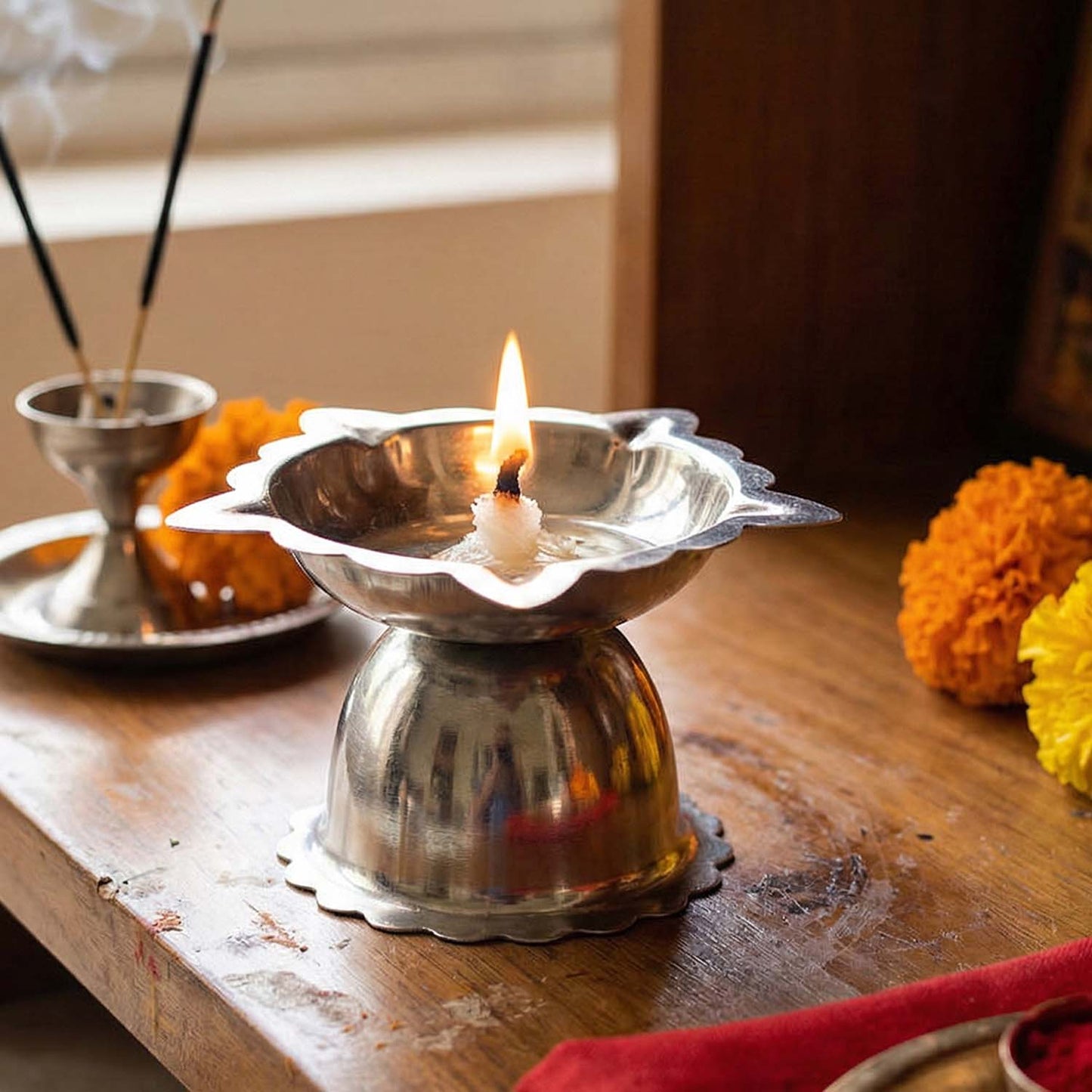 Elegant small diya holder