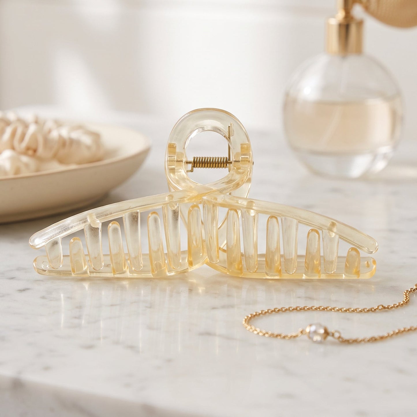 Clear hair clip suits any hair colour and outfit