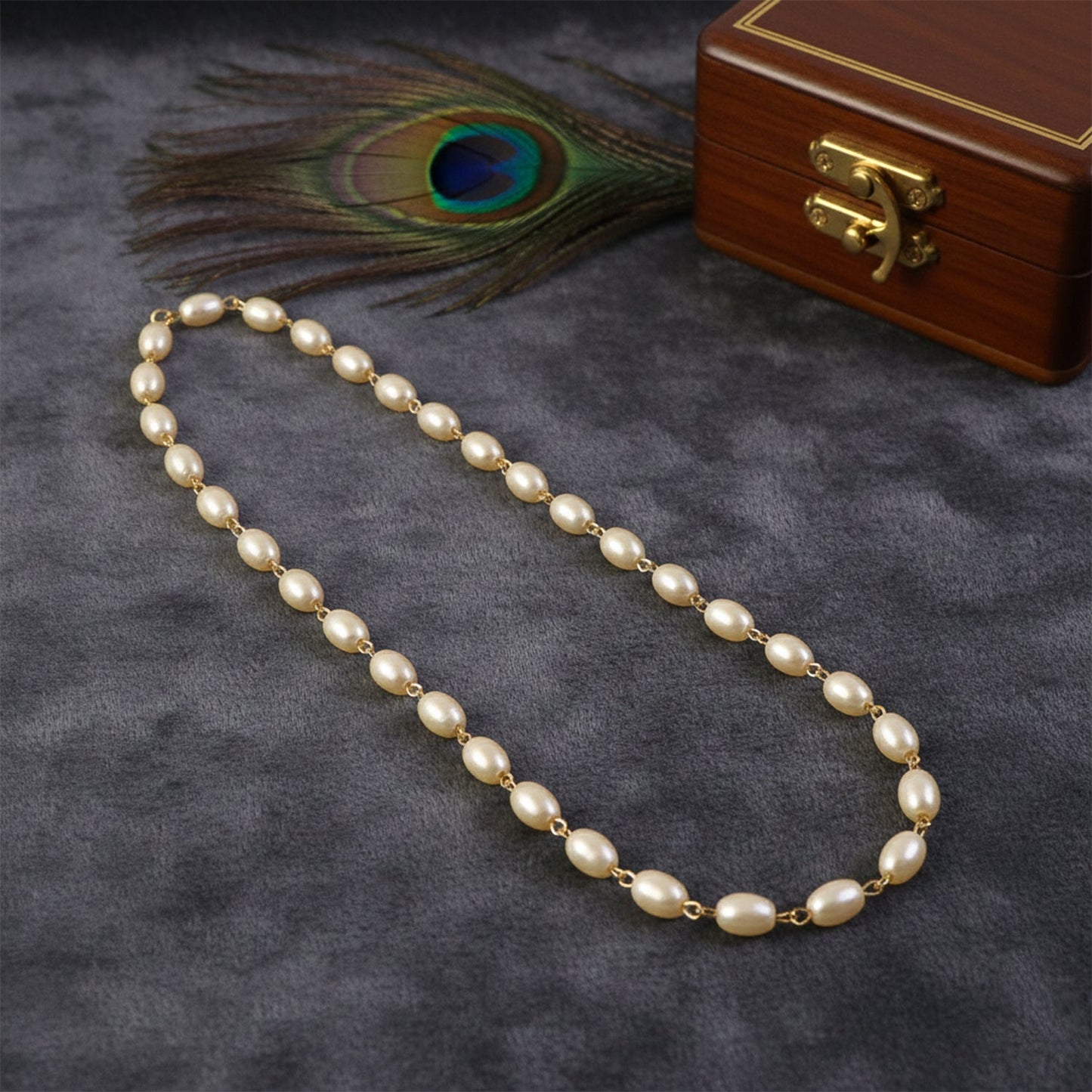 Decorative pearl necklace