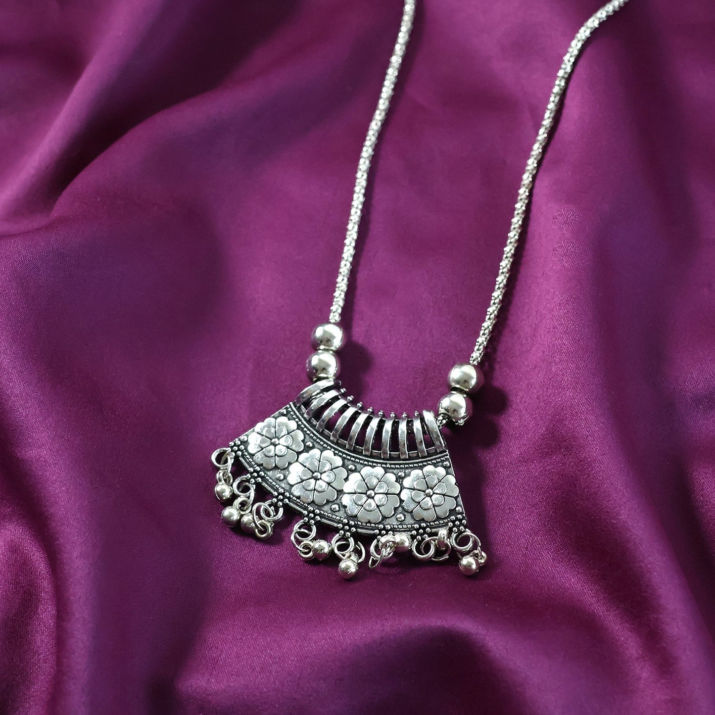 Floral silver pendant