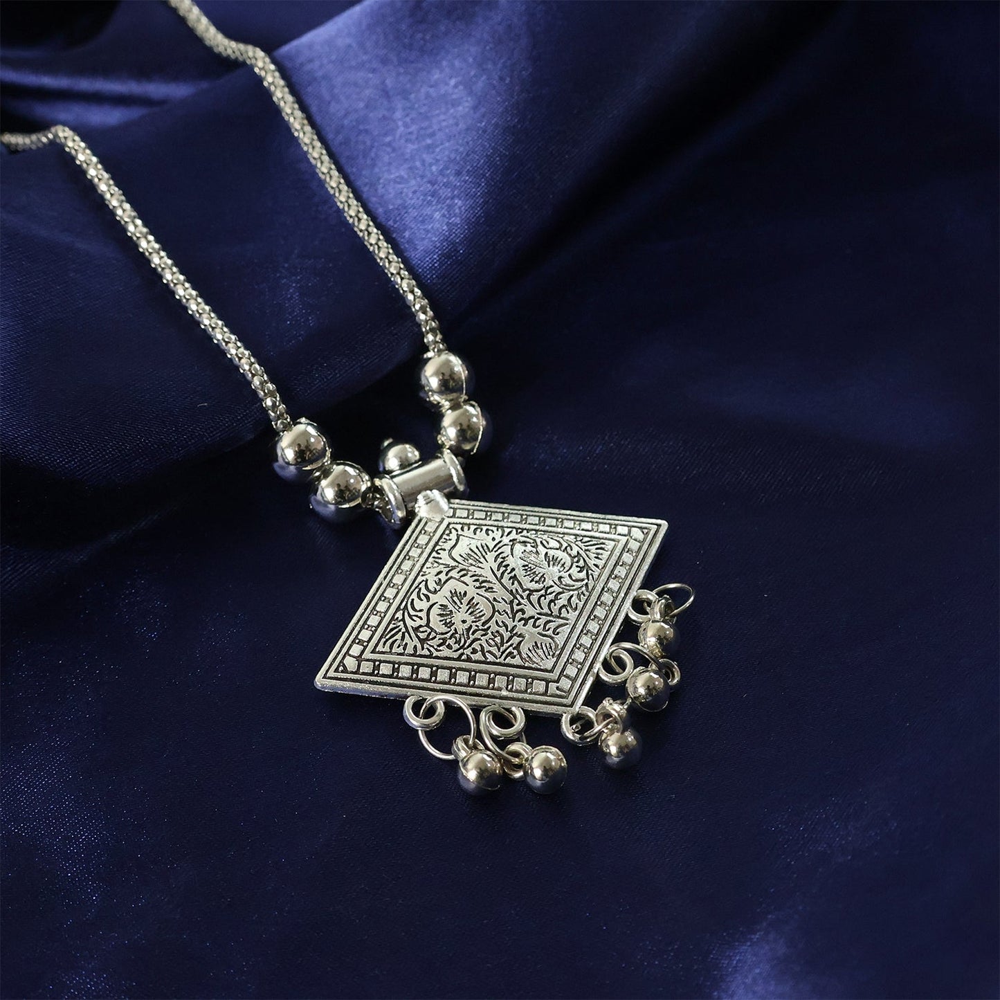 Ethnic oxidized necklace