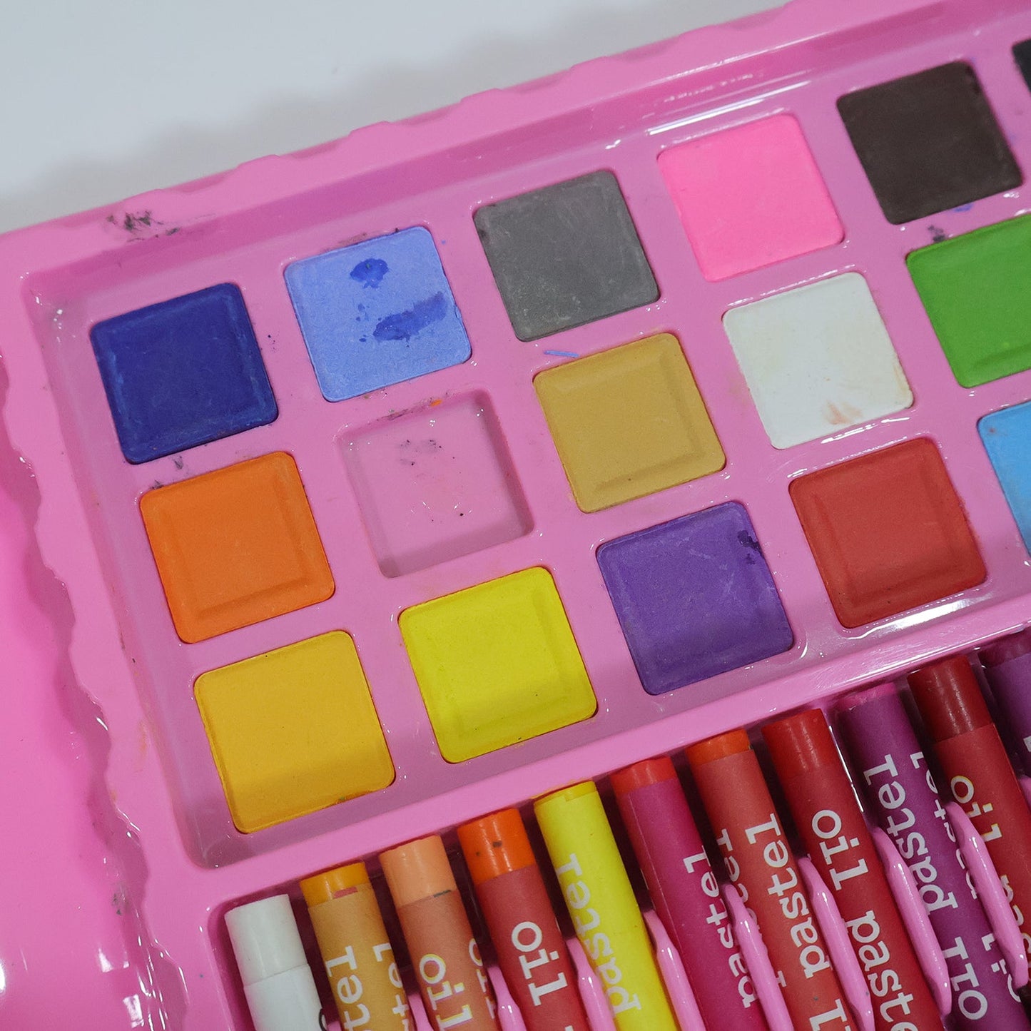 Super Mega Art & Craft Drawing Coloring Kit (208 Pc)