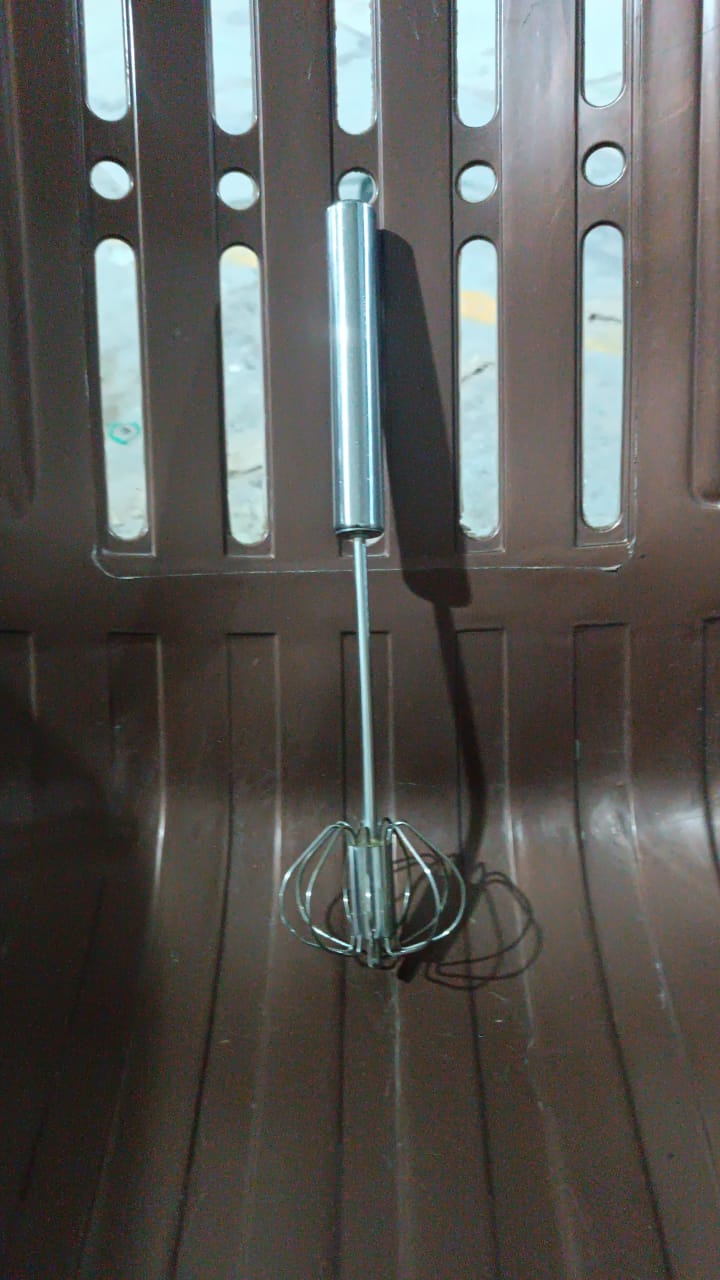 The complete stainless steel egg whisk, a handy kitchen tool for daily use.
