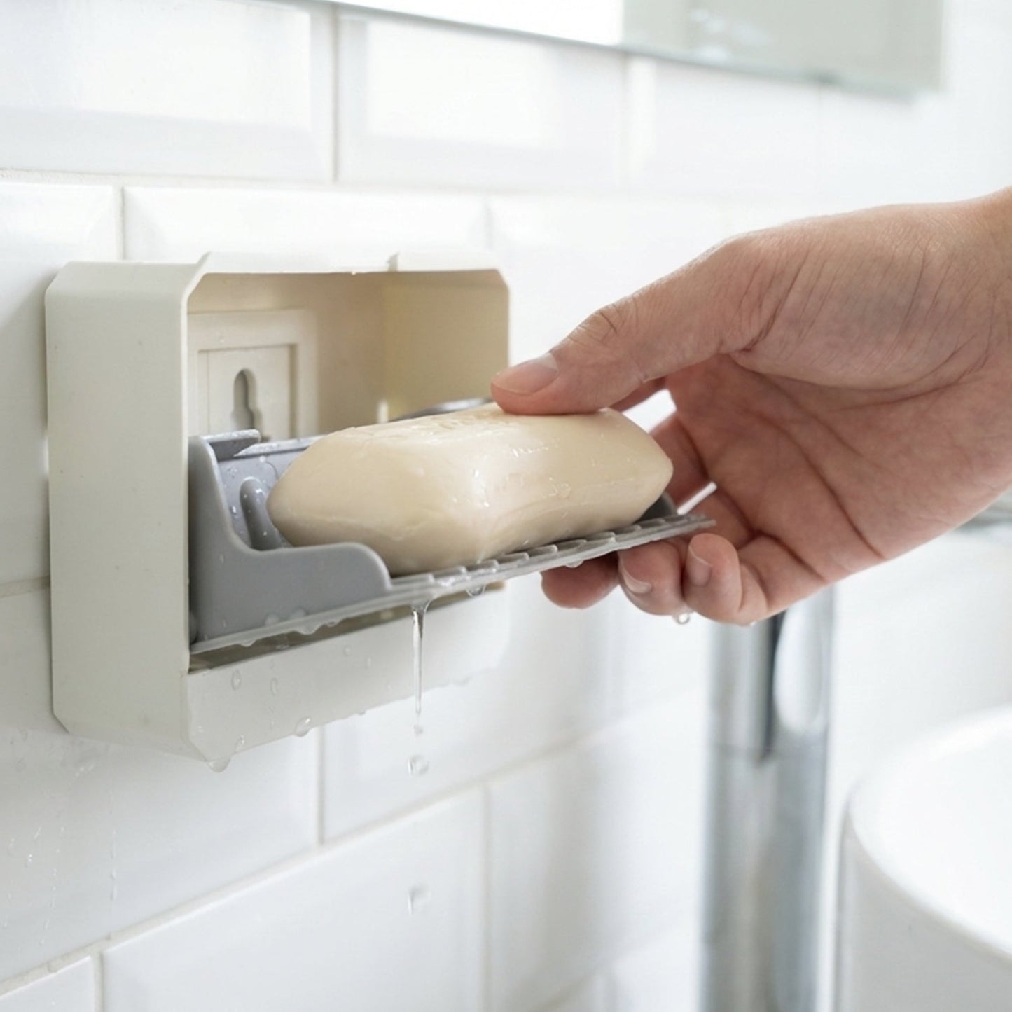 Wall Mounted Self-Draining Soap Holder (1 Pc)