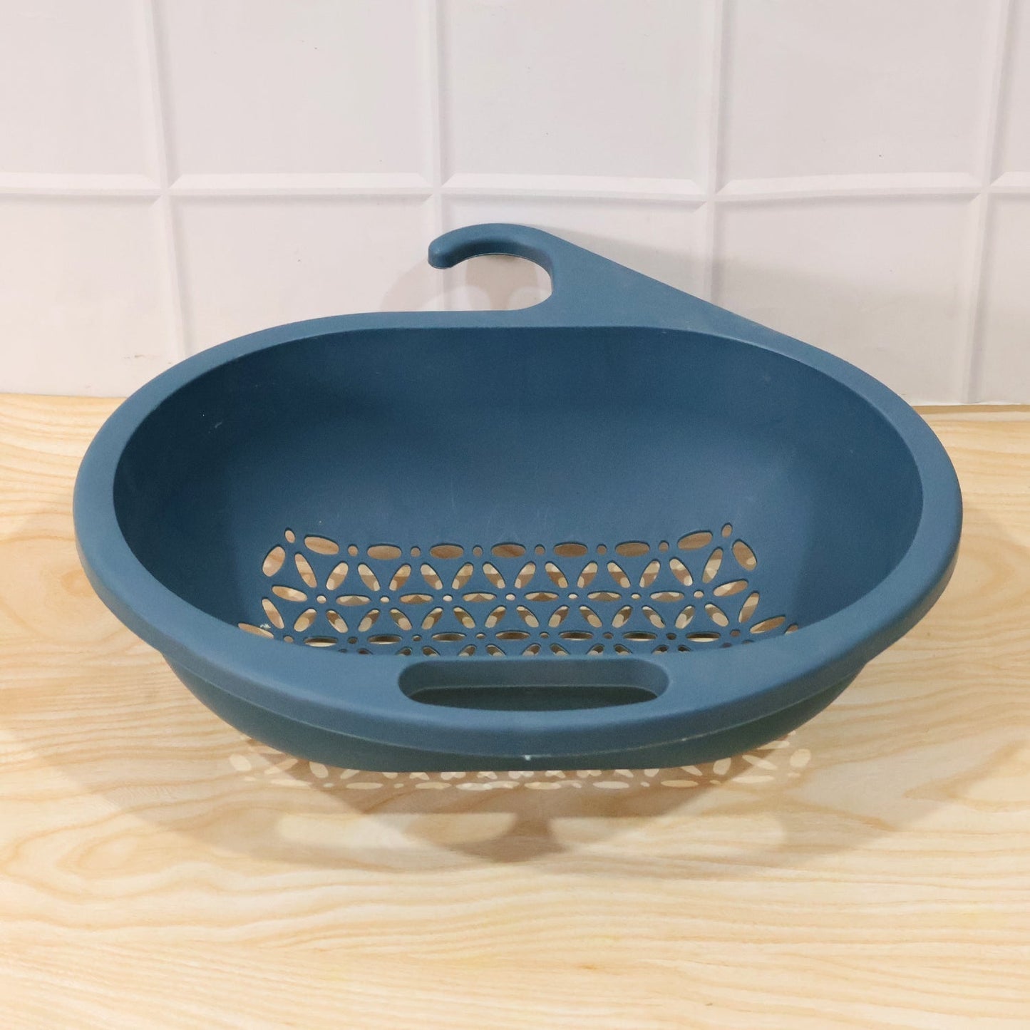 Daily use strainer basket for kitchen tasks