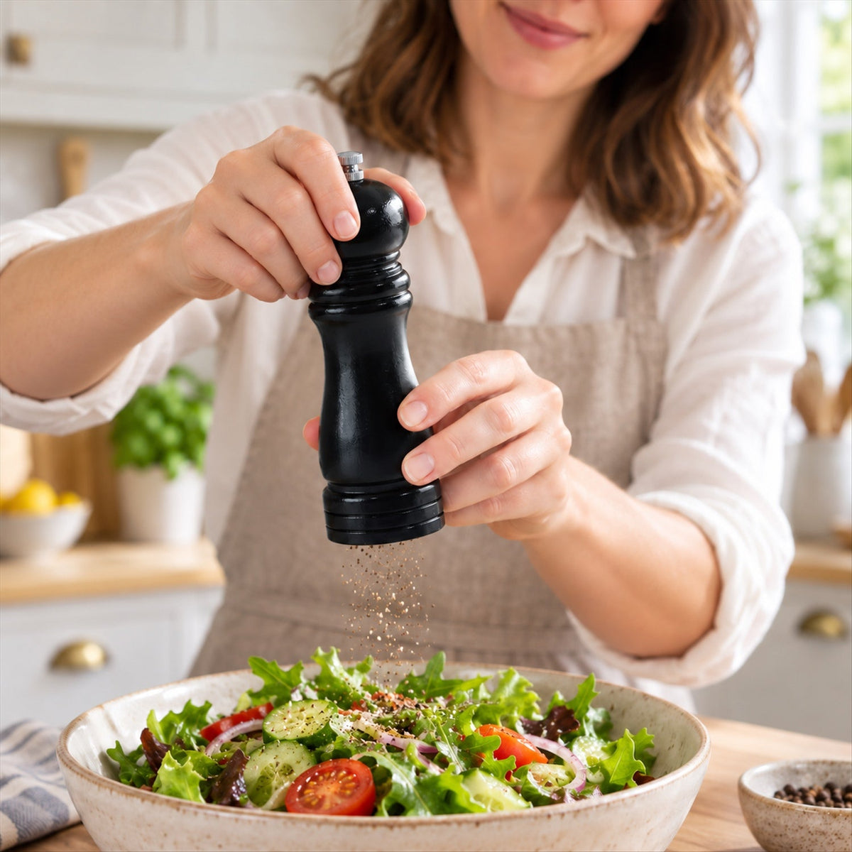 Manual wooden pepper grinder kitchen dining