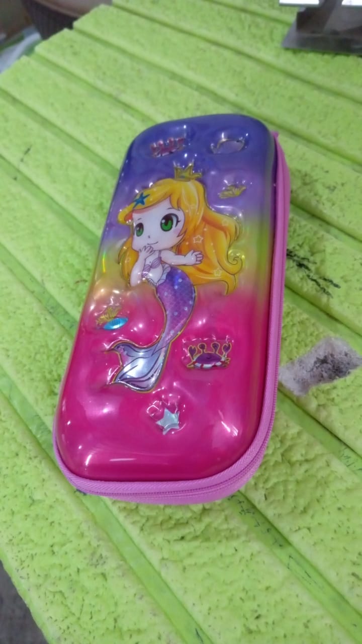 Cute Cartoon Printed Hard Shell Pencil Case with Zipper Closure (1 Pc)
