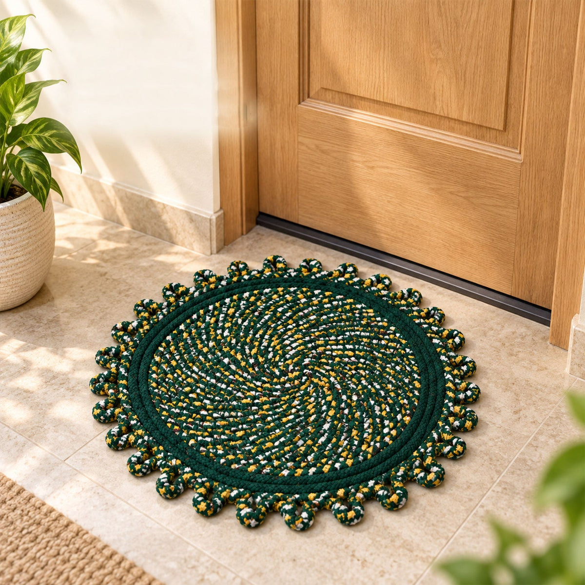 Round decorative braided floor mat looped