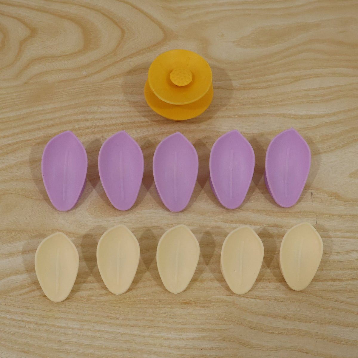 Plastic double layer flower clip live product image