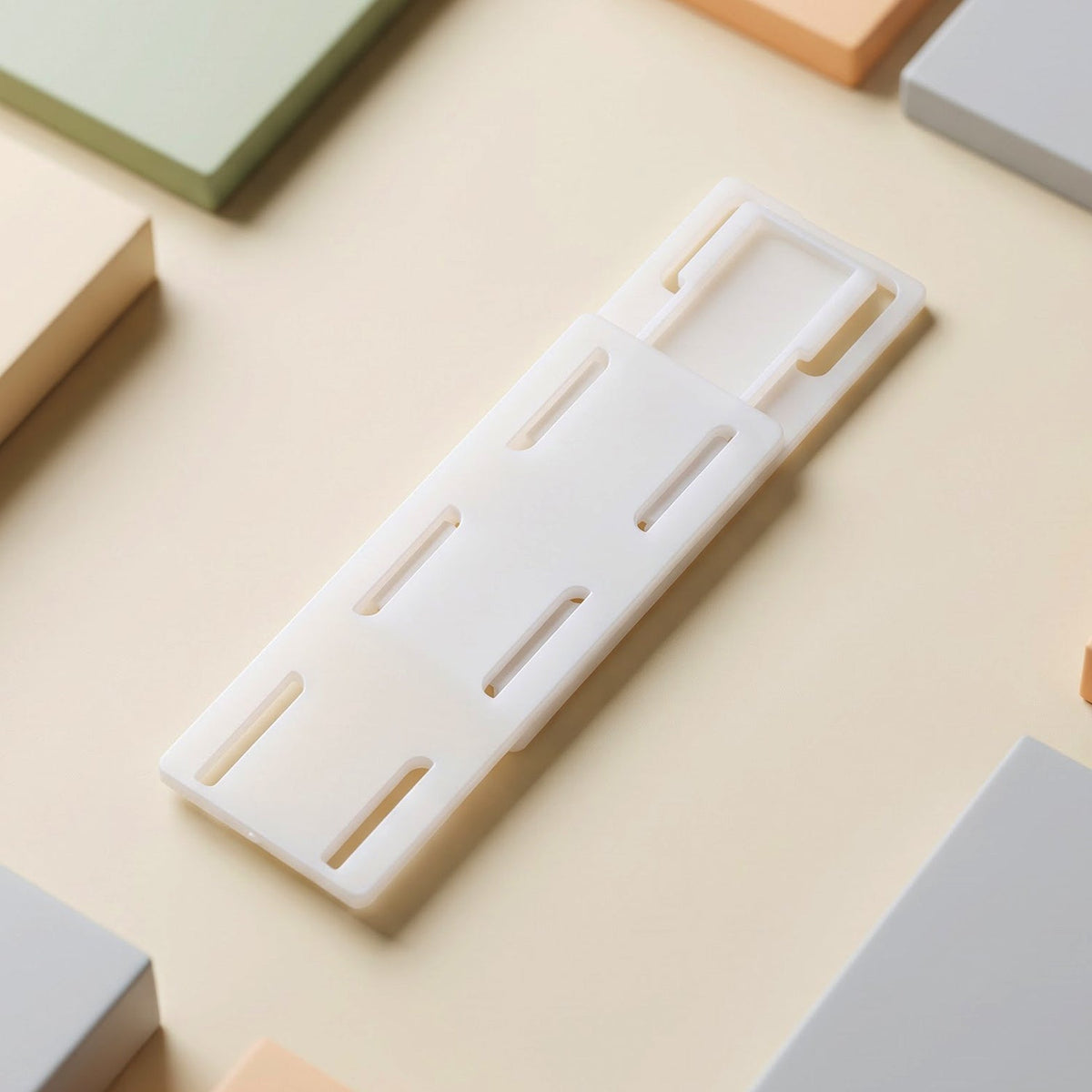 Plastic sliding retainer clip close view