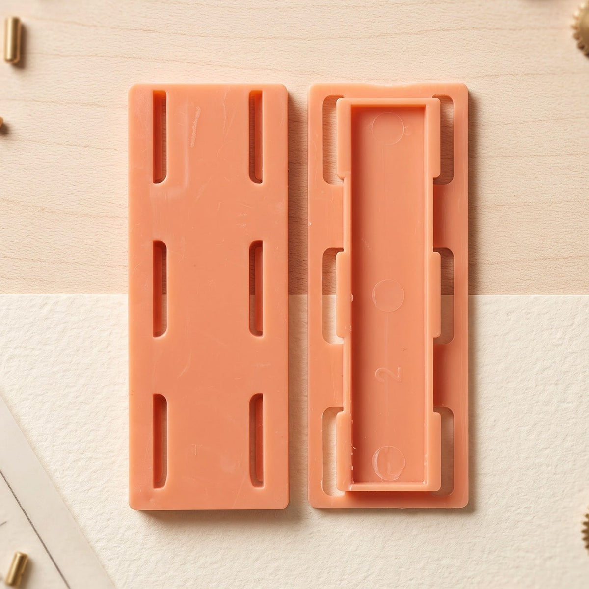 Sliding insert plate retainer clip front and back view
