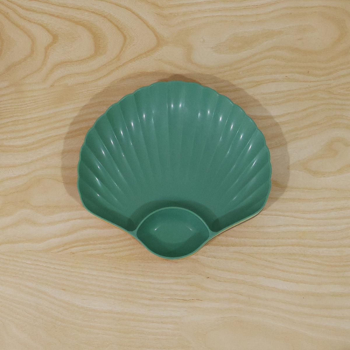 Detailed view of the shell design and separate dip compartment.