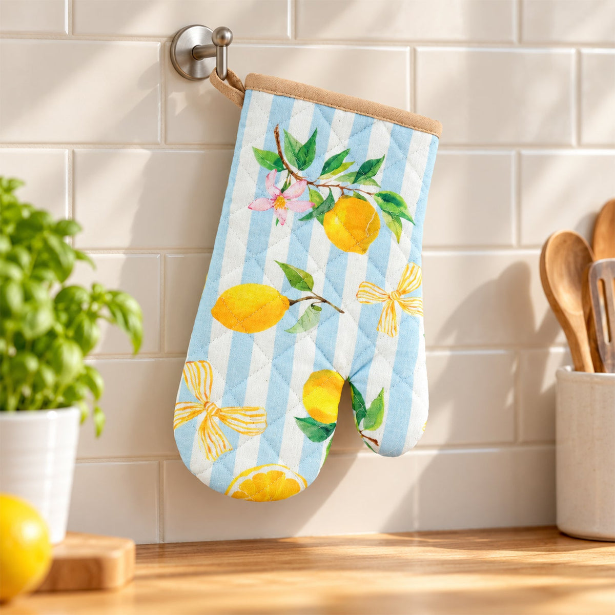 Oven glove quilted detail