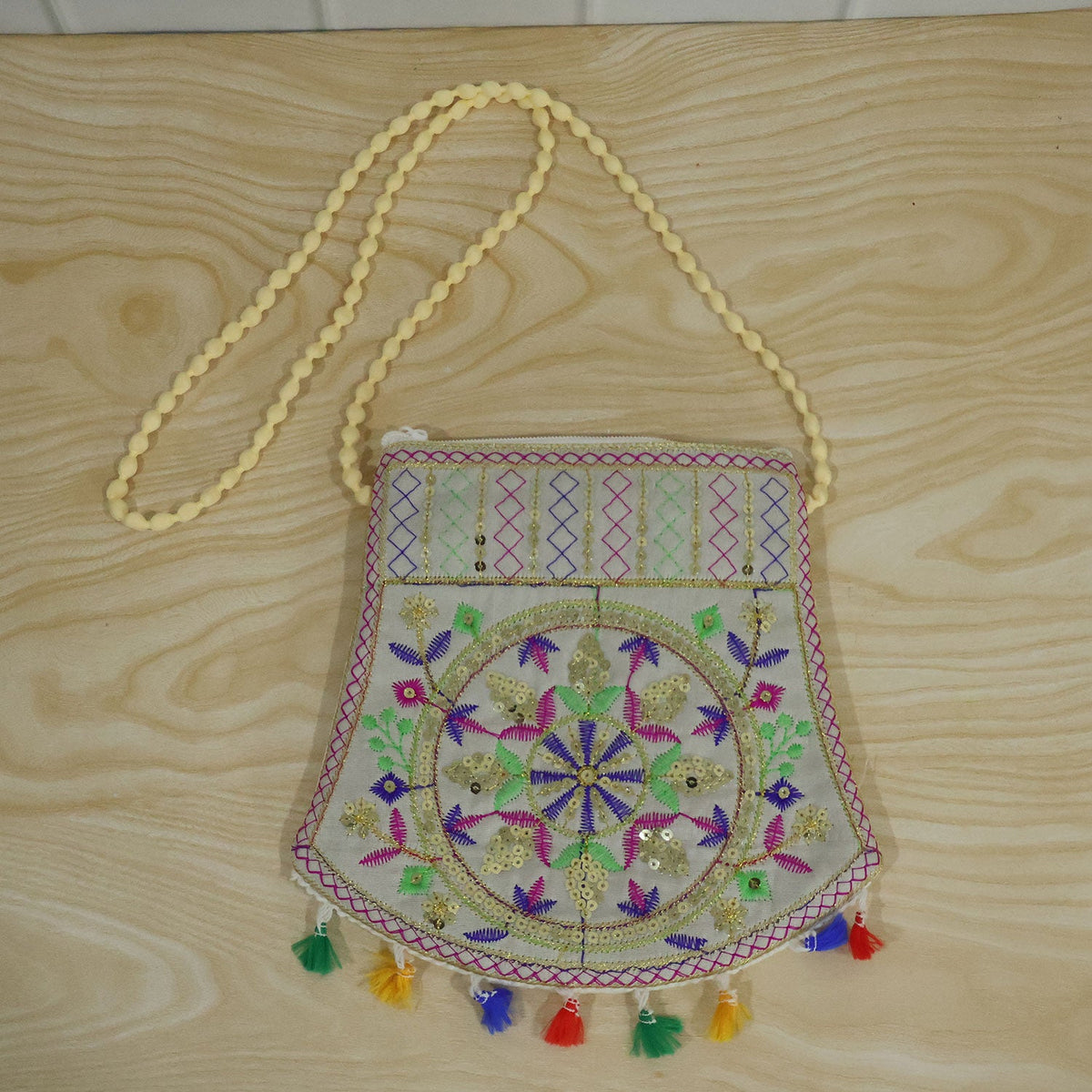 Traditional purse carrying use