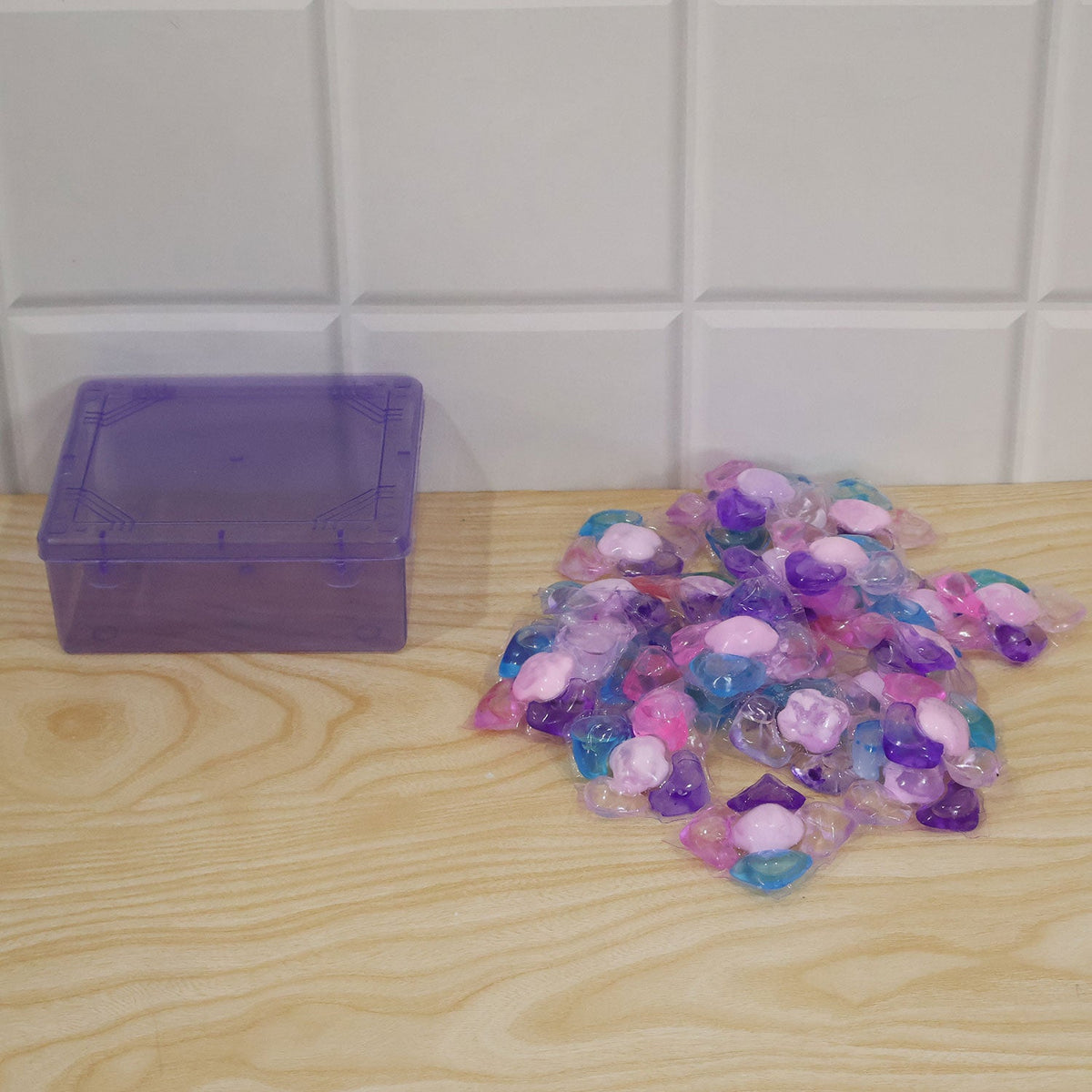 Laundry detergent pods washing use