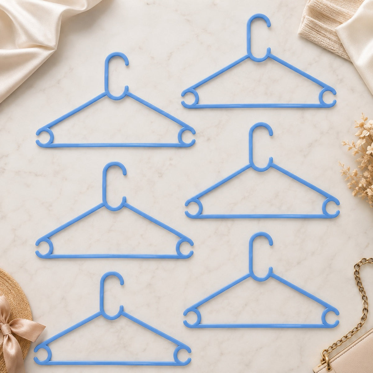 Plastic Clothes Hanger (Set of 6 Pieces)