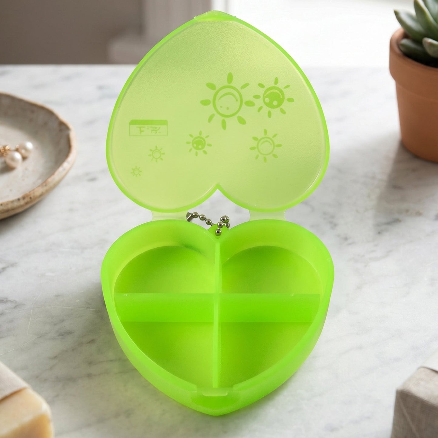 Heart-shaped 4-compartment pill organizer