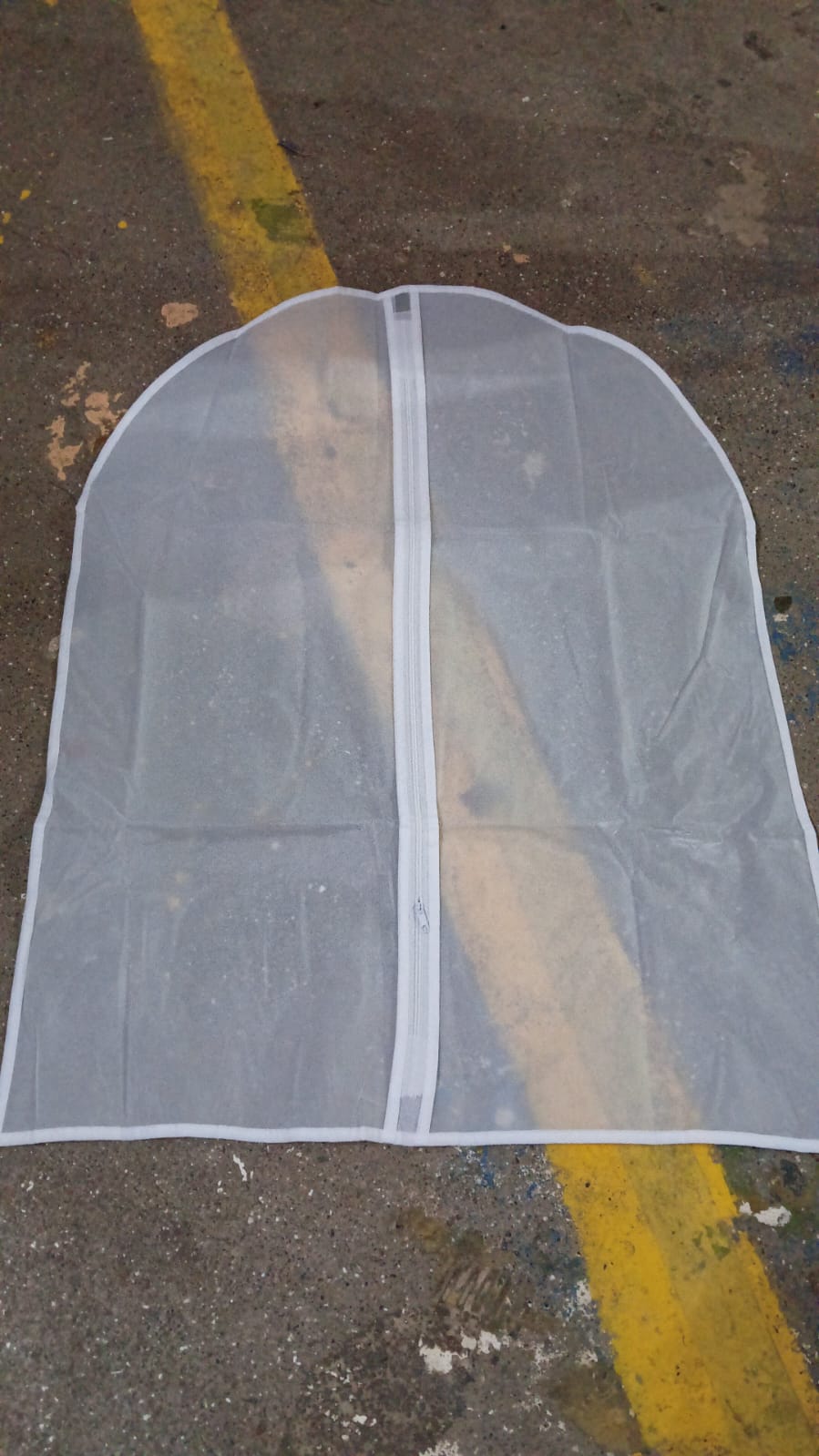 Foldable Non Woven Suit Cover (80Ã—56 CM / 1 Pc / White Side Chain Suit Cover)