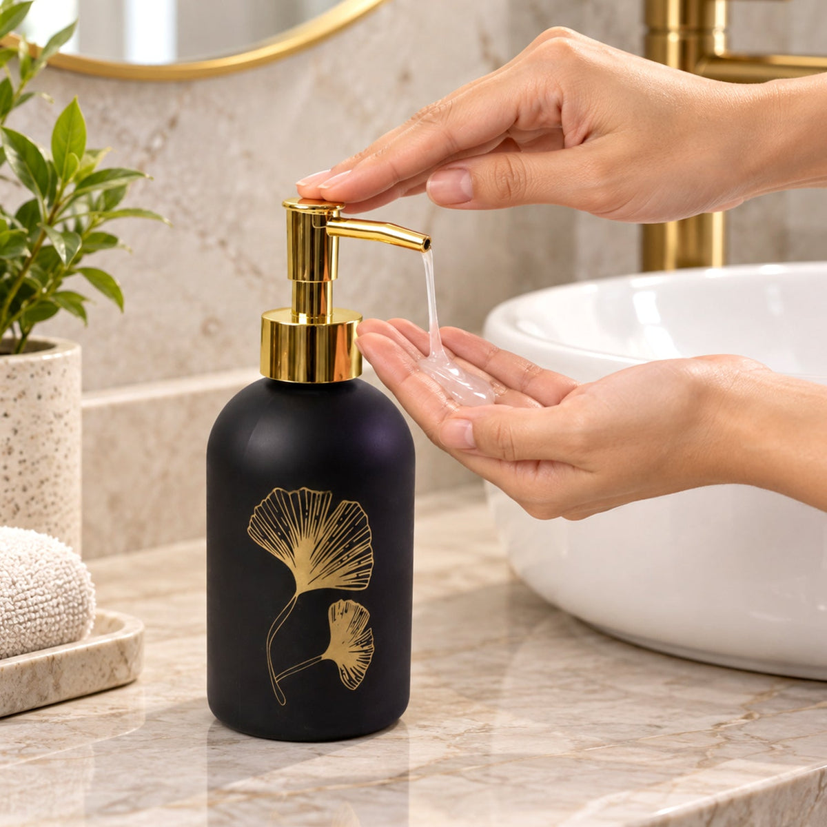 Manual liquid soap dispenser leaf refillable pump