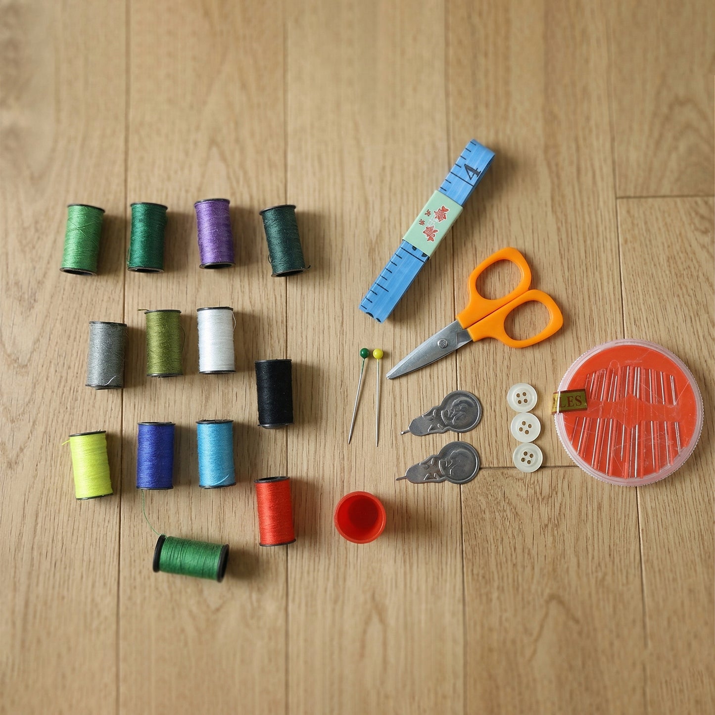 33 Pc Mini Sewing Kit with Zipper Case Portable Stitching Kit