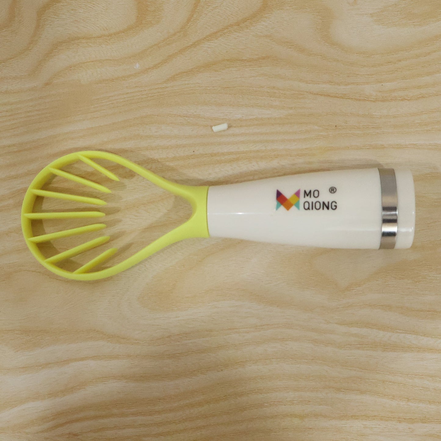 Live photo of manual melon slicer cutter tool