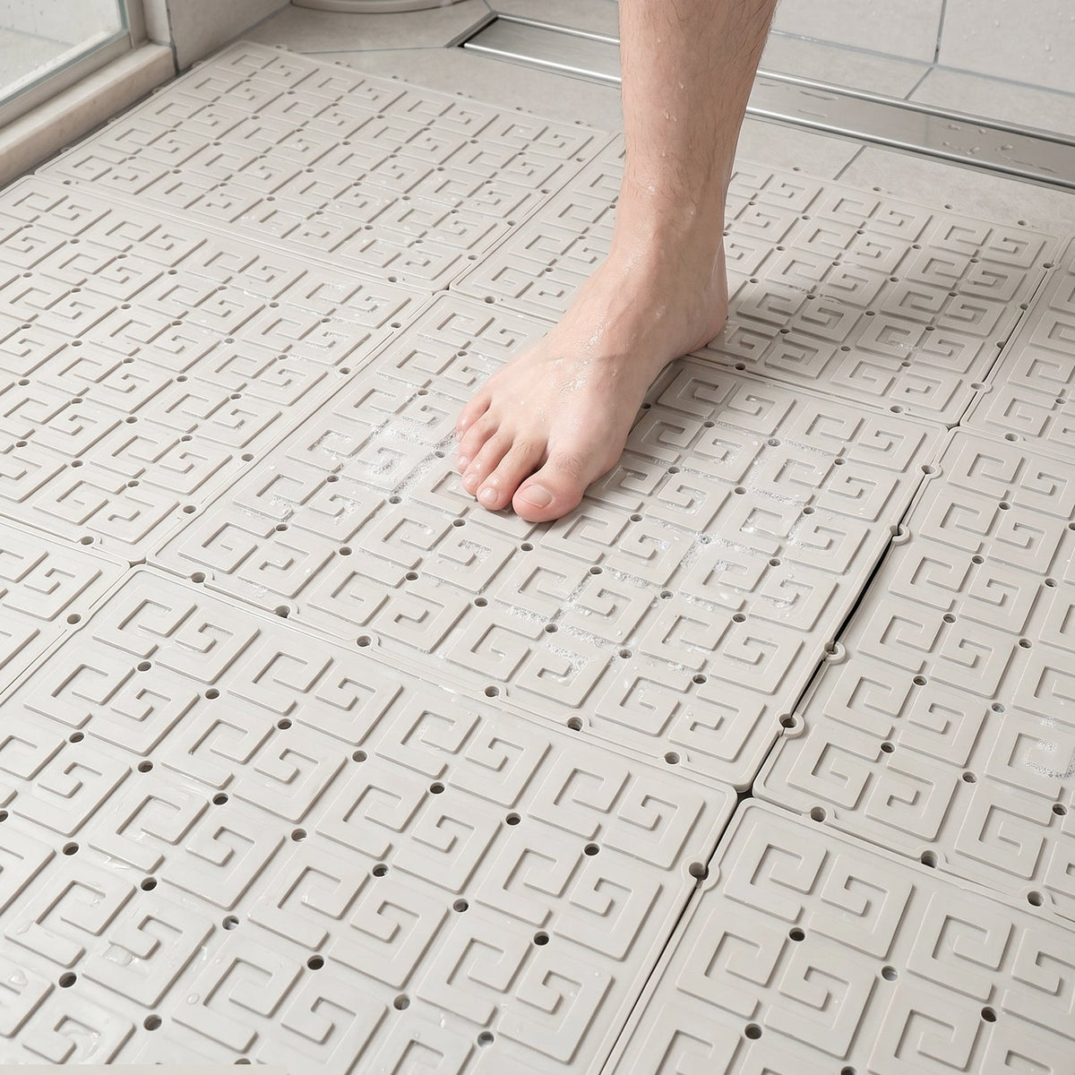 Compact 30x30cm anti skid mat for elderly and childrenâ€™s bathroom safety