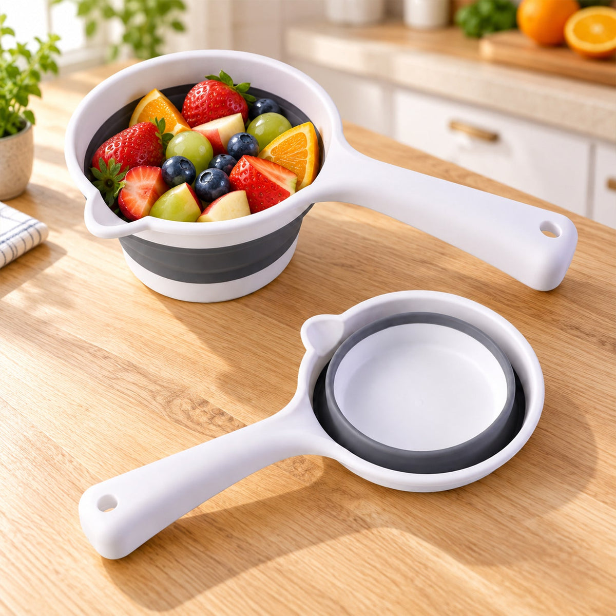 Collapsible Water Scoop with Long Handle and Pouring Spout (1 Pc, 16.5x27 Cm)