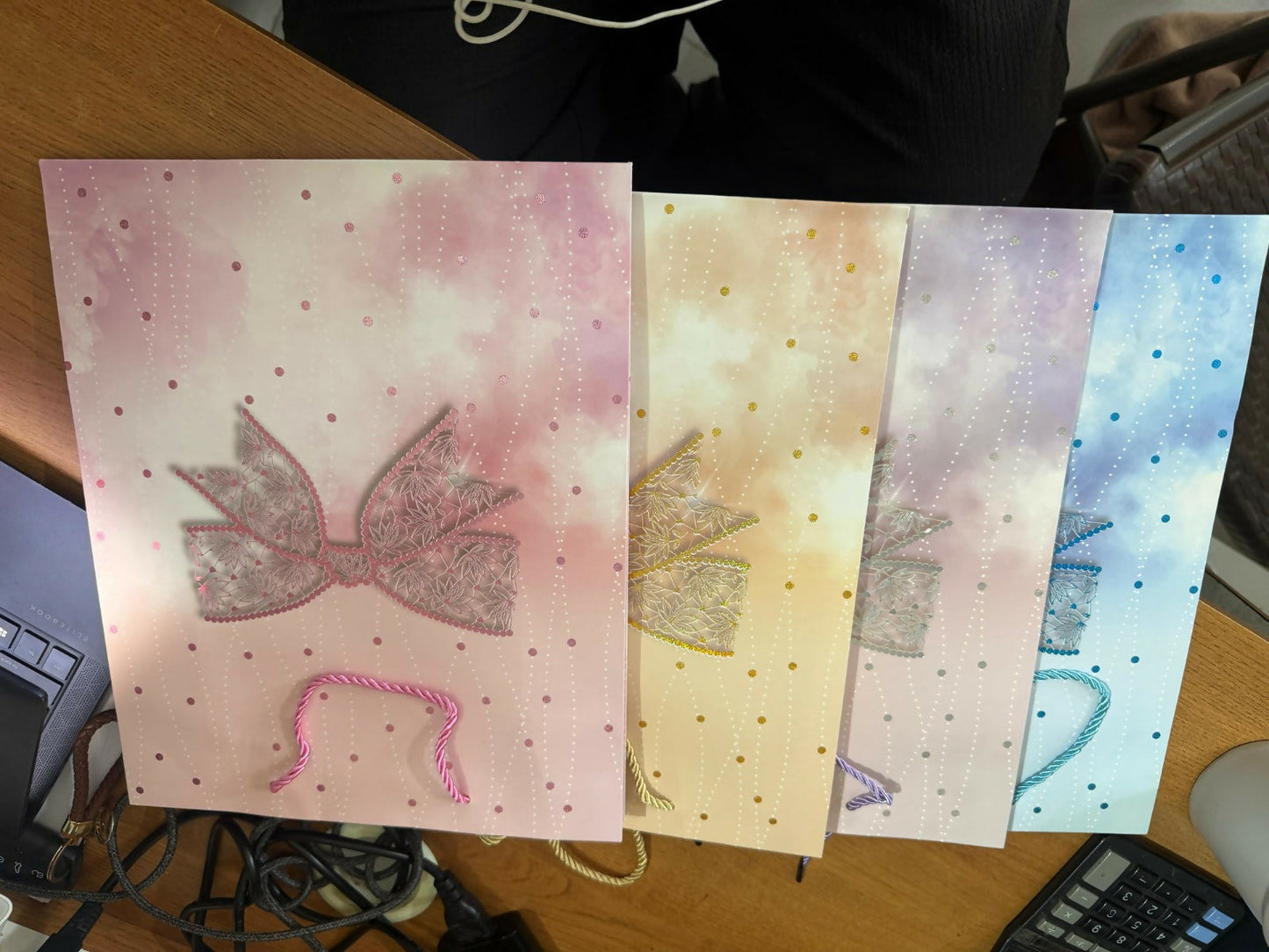 Elegant Bow Design Gift Paper Bag with Handle for Gifting