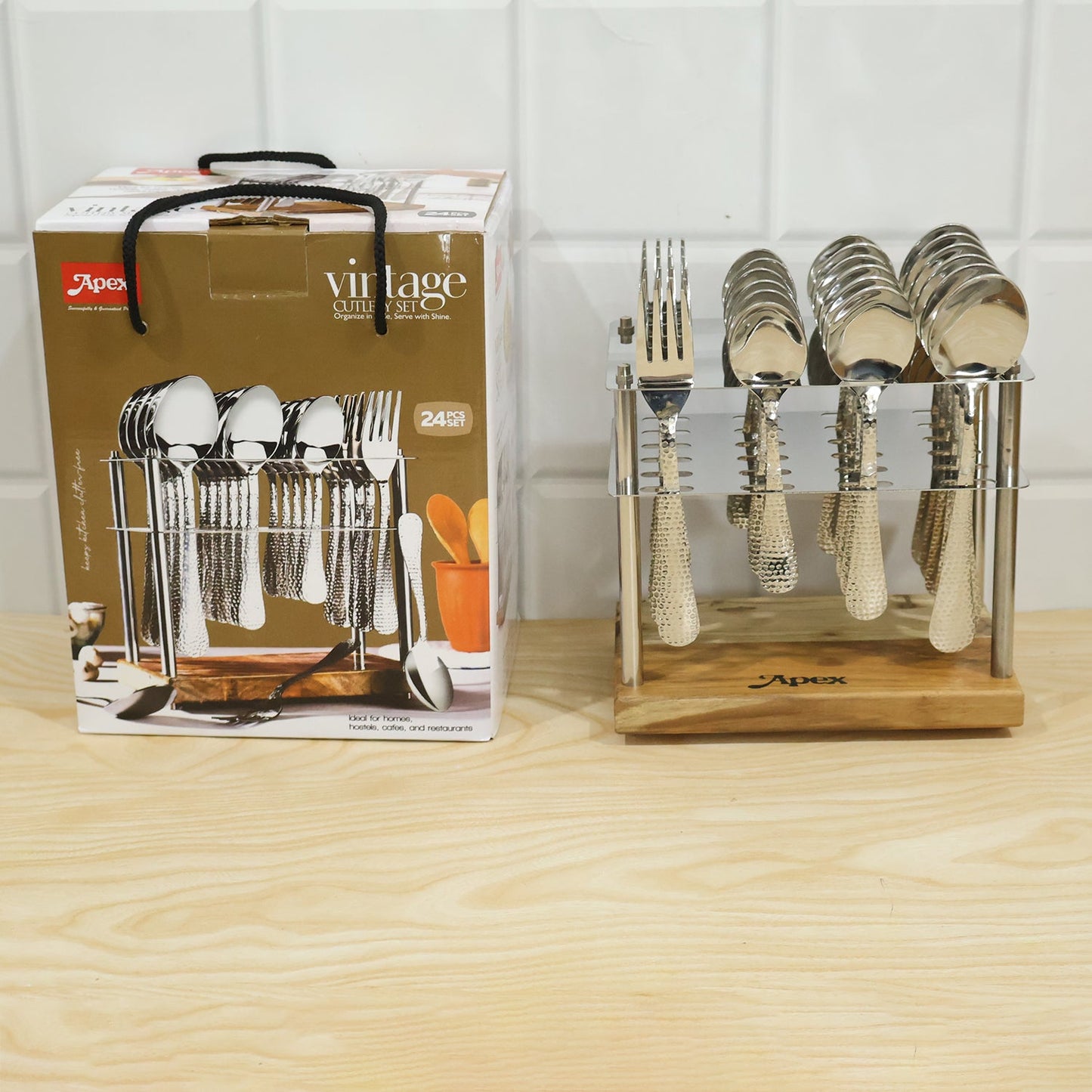 Live photo of Apex 24 piece hammered cutlery set