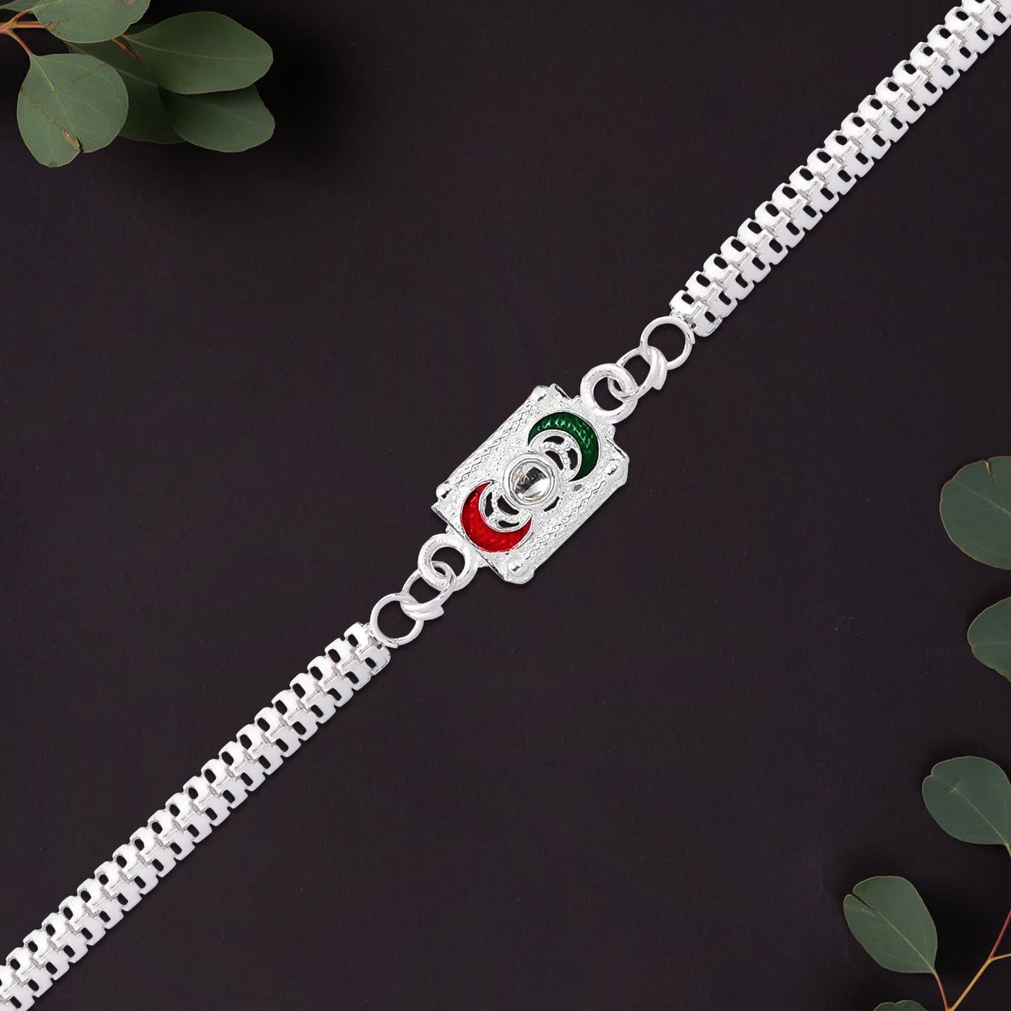 Stylish geometric rakhi with polished chain and linked ring design